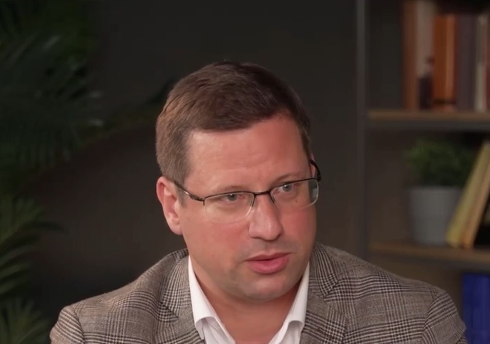 Gulyás Gergely: Magyar Péter megszólalásait nem elemzőknek, hanem pszichiátereknek kell értékelniük  + videó
